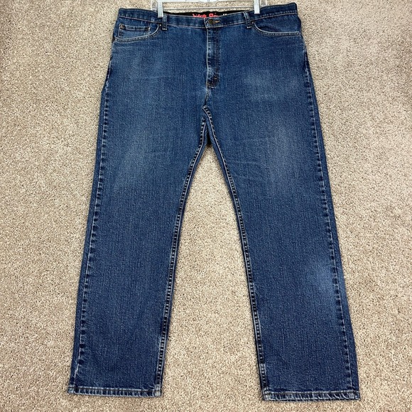 Wrangler Jeans Men 40x32 Medium Wash Straight Leg 5 Pocket Stretch Waistband EUC